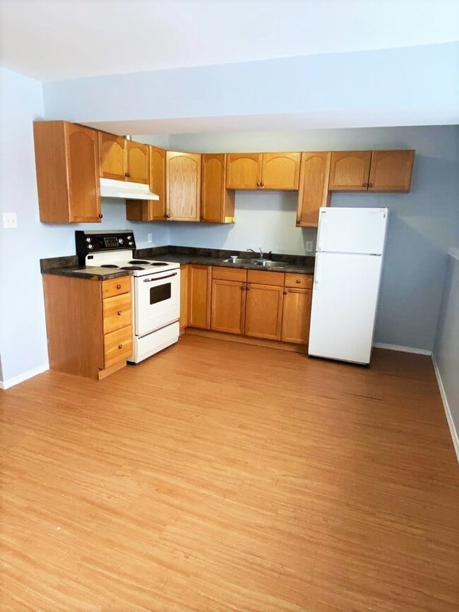 Building Photo - 2117B Quince Street, Prince George, BC, Canada Unit B