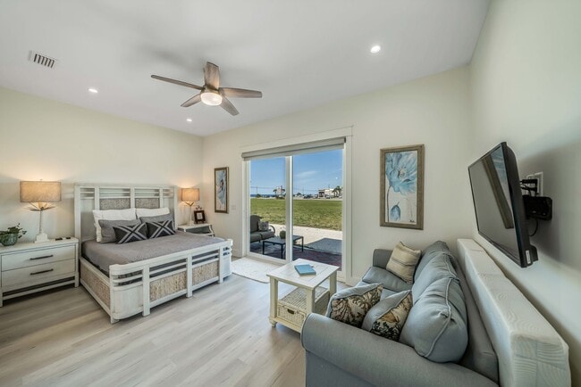 Photo - 109 E Lakeshore Dr