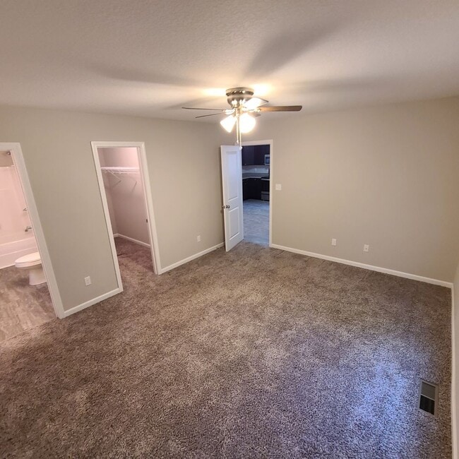 Photo - Knoxville 37917 - 3 bedroom, 2 bath home - Call Sharon Arnwine 865-313-7215 (cell) or 865-693-32...