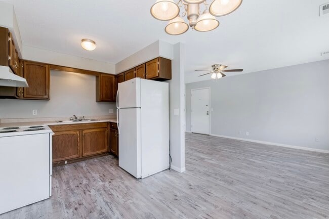 Photo - 1820 Sutton Plz Unit 3
