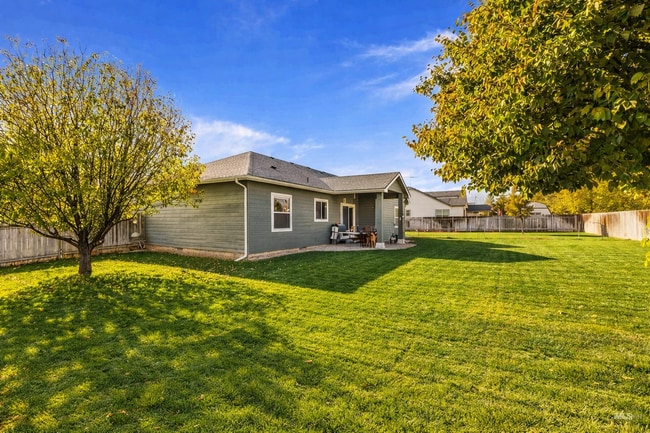 Photo - 220 NE Greystone Loop
