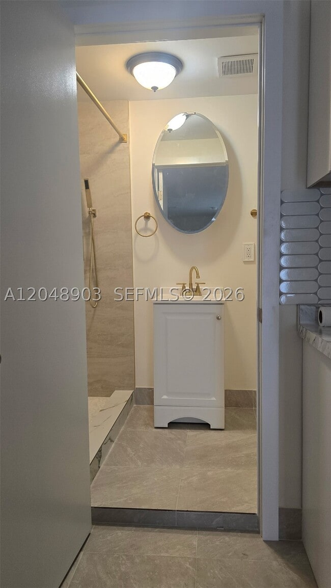725 SW 1st St Unit 1
