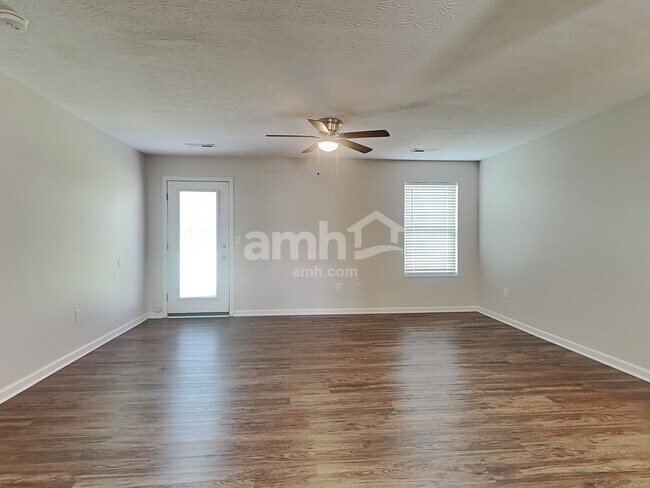 Photo - 305 Deer Creek Drive