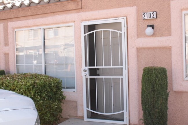 Nice 1000 SF Townhouse for rent in gated c... - Nice 1000 SF Townhouse for rent in gated c...