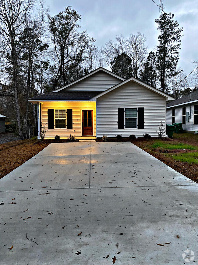 Building Photo - 21339 Heintz St Rental