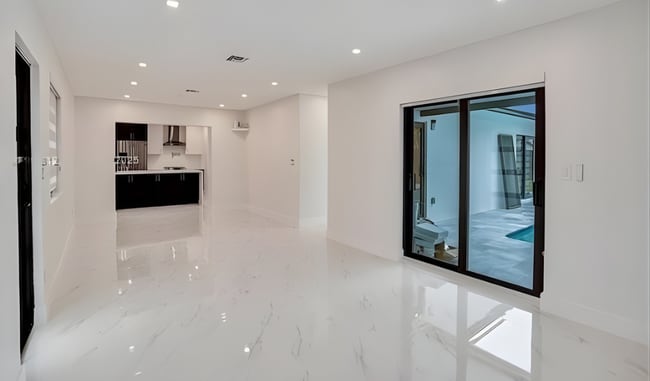 Photo - 7881 Hope St