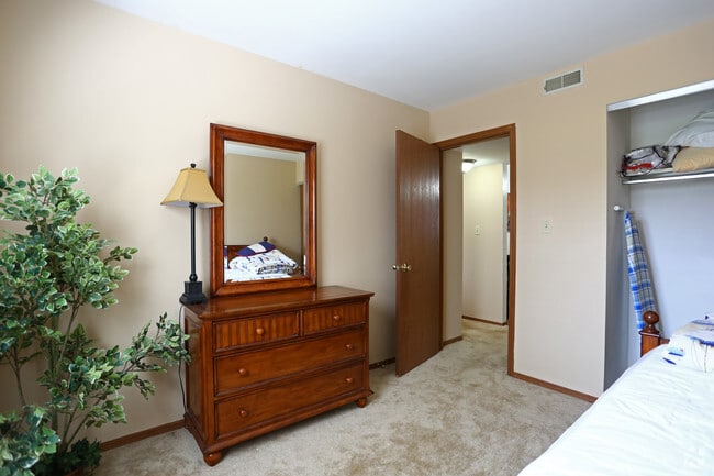 2BR, 1BA - 800 SF - Butler Hill Apartments