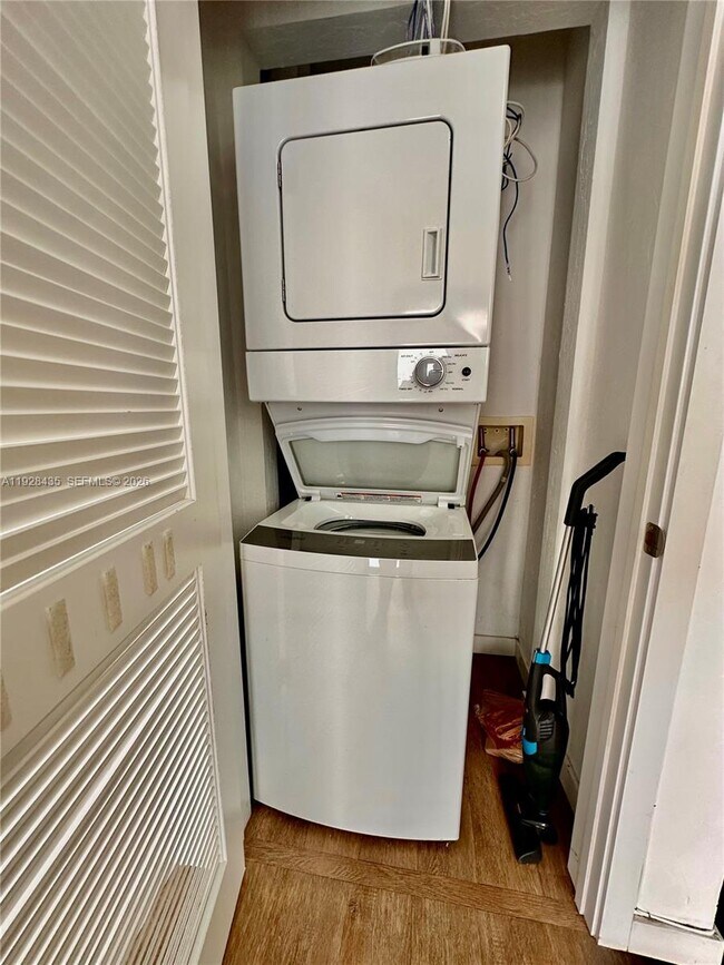 Photo - 4204 SW 14th St Unit 3