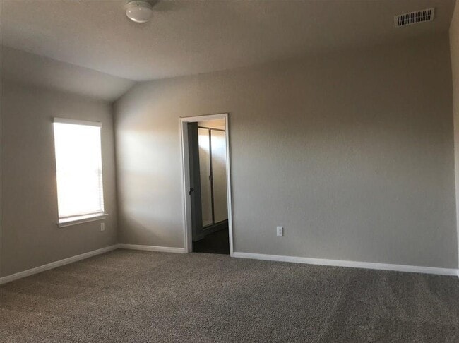 Photo - 108 Cranbrook Ln