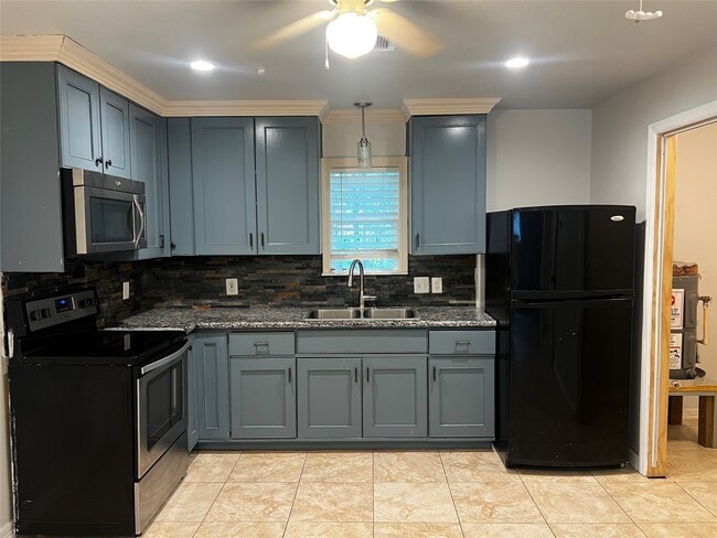 Building Photo - 5924 Morningdale St