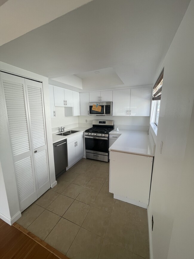 Remodeled Kitchen with All Utilities - 308 E Valencia Ave Unit F