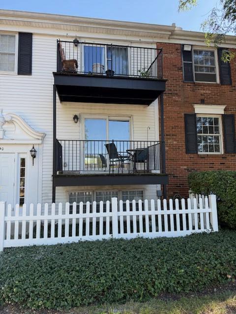 Building Photo - 1440 Slade Ave Unit 202