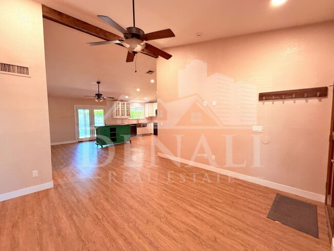 Photo - 306 E Houston Ave