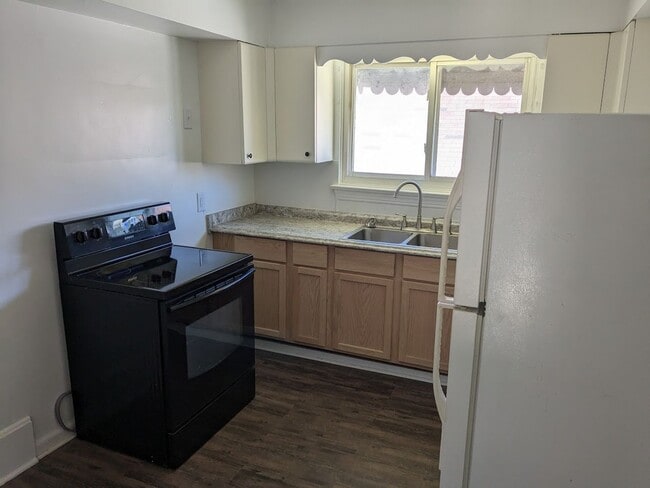 Building Photo - 92 S Walnut St Unit Apt 2