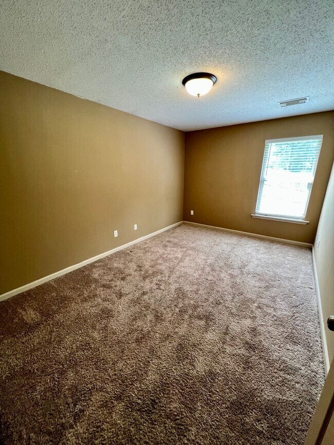 Photo - Home in Cottondale! Available to View Now!!!