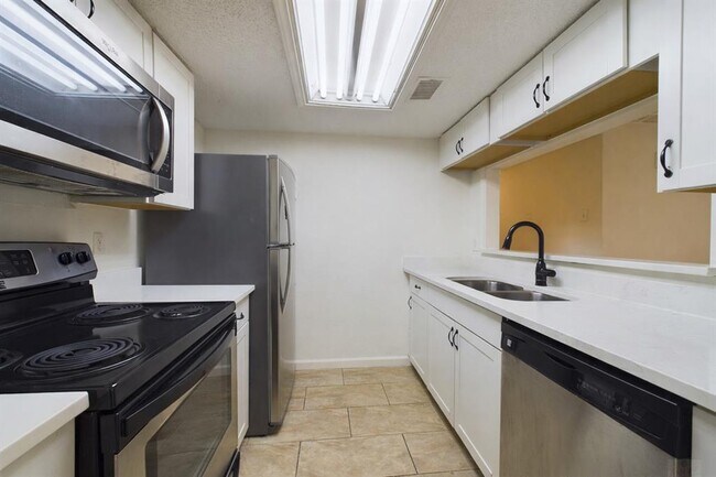 Photo - 2401 Leon St Unidad 303