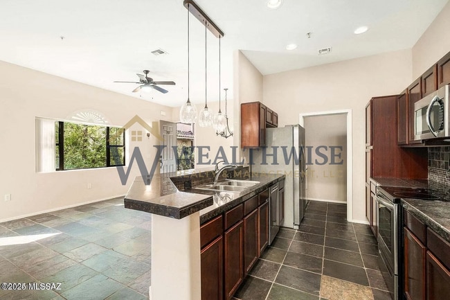 Building Photo - 2010 E River Rd Unit 202