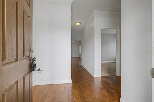 Photo - 140 Tulip Grove Point