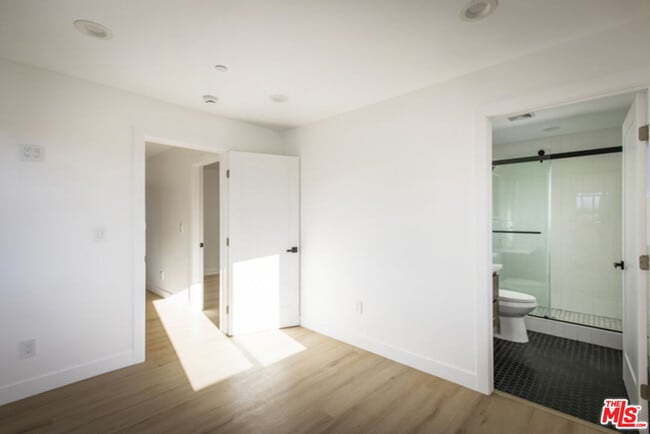 Photo - 2653 Vineyard Ave