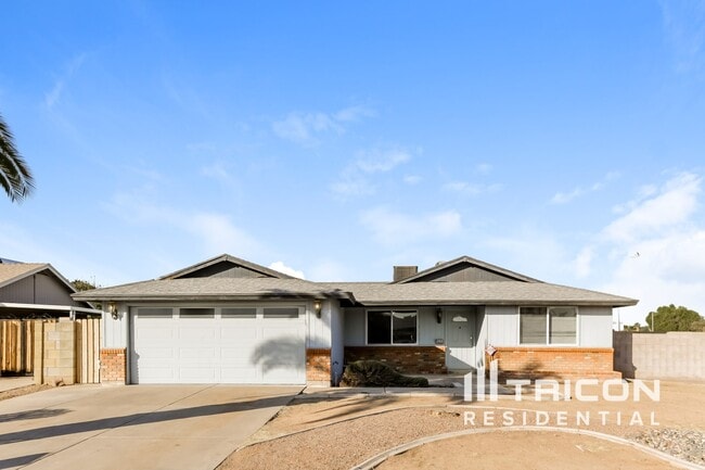 Building Photo - 2308 N Arrowhead Dr Rental