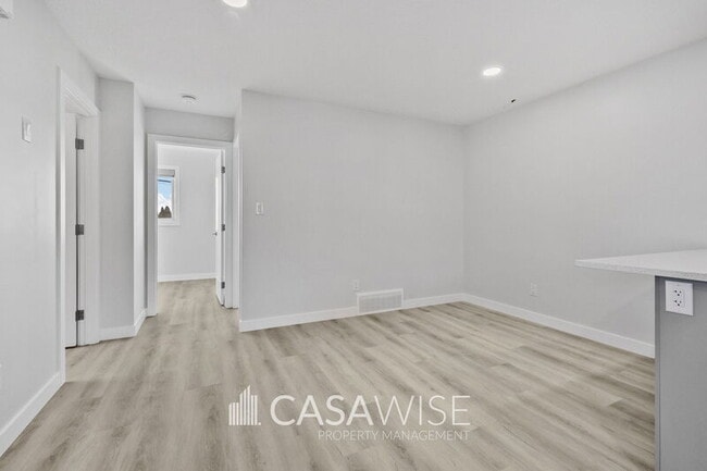 Photo - 10250-102157 157 St NW