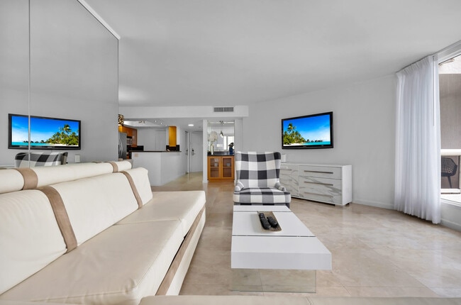 Photo - 1717 N Bayshore Dr Unidad FL27-ID1054123P