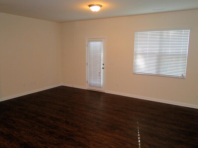 8814 Commons Townes Dr