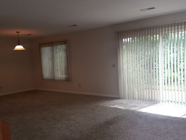 Photo - 113 Silverleaf Ln