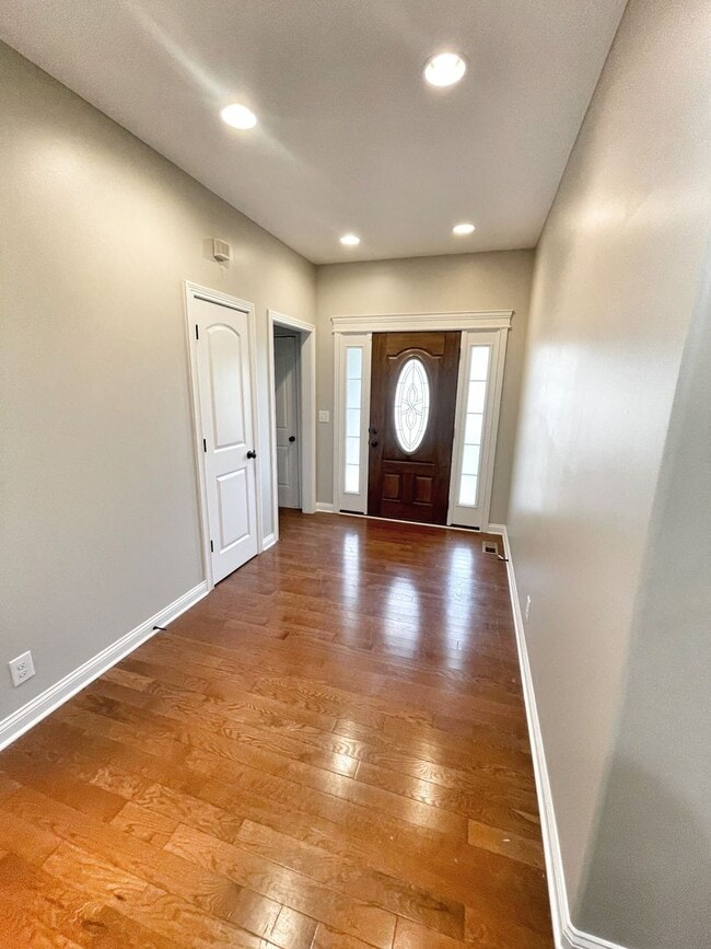 Photo - 1320 Vantage Ct
