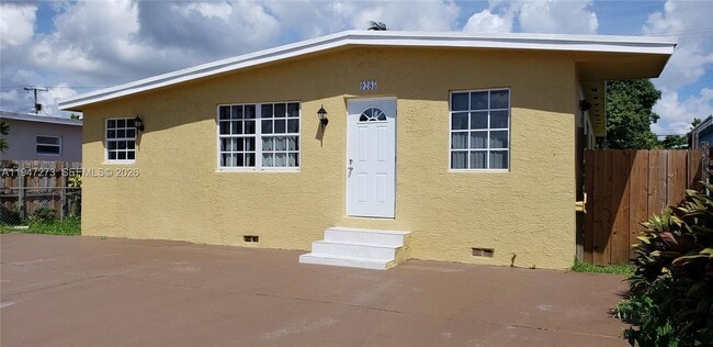 Building Photo - 9285 SW 37th St Unit 0