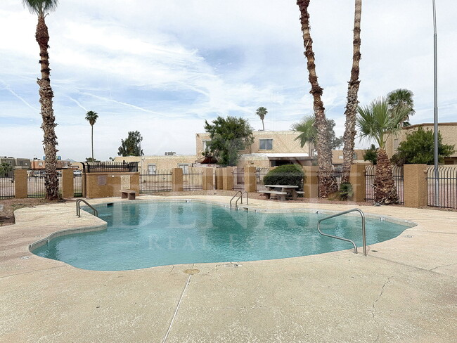 Building Photo - 4514 E Riverside St