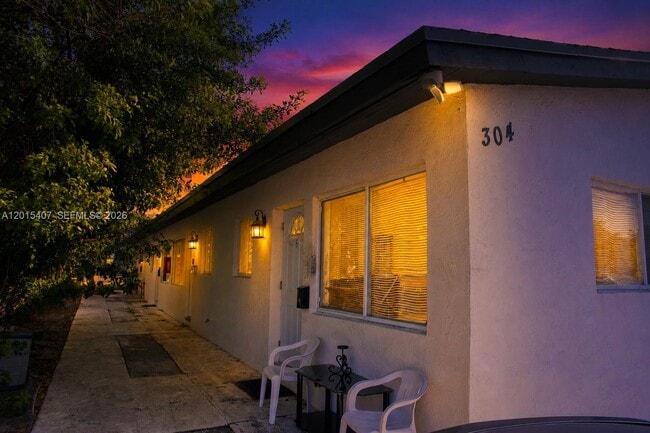 Building Photo - 304 SE 9th Ct Unit 6