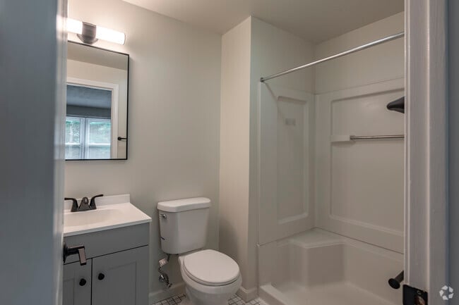 2BD, 2.5BA - 1,250SF - Westfield Glen - Bathroom