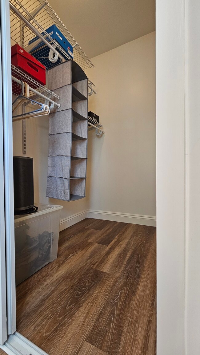 Closet - 2084 W 24th St