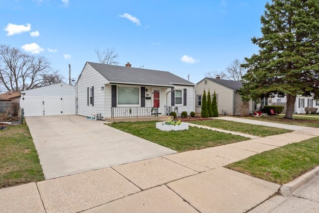 Front - 2515 E Crescent St