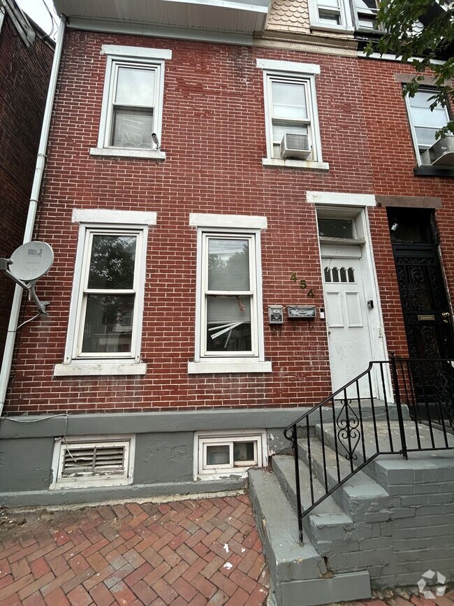 Building Photo - 454 W Hanover St Unit 1 Rental