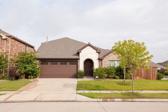 Building Photo - 3811 Thomas Plns Dr