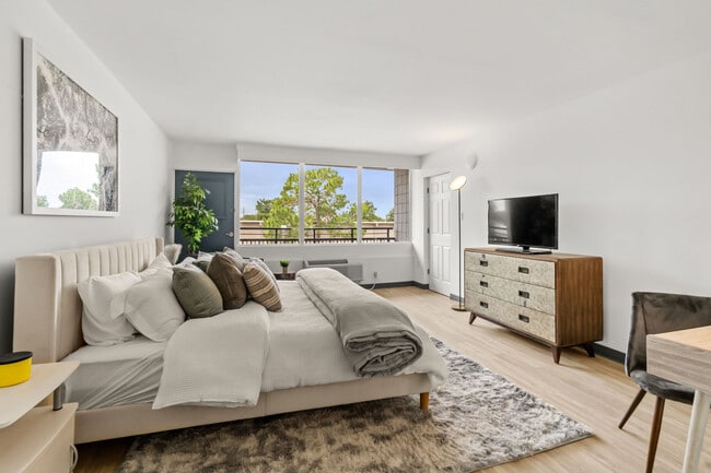 One Bedroom/Two Bathroom - Indigo