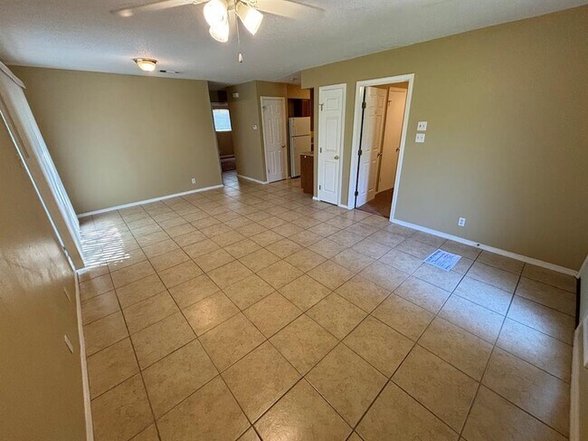 Photo - 417 Live Oak St