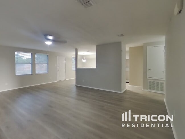 Photo - 1405 Englewood Dr