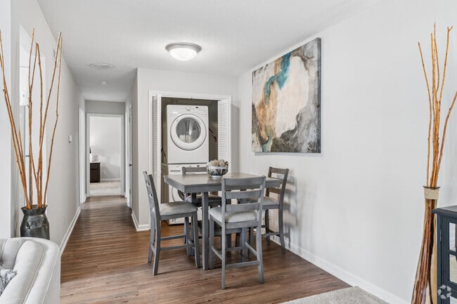 Majestic -2BR, 1BA - 900SF - Dining Room