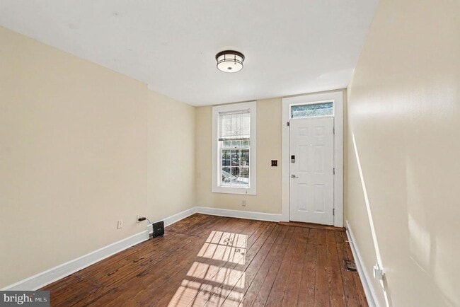 Building Photo - 229 S Fremont Ave