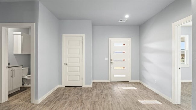 Photo - 214 Olde Ml Ct