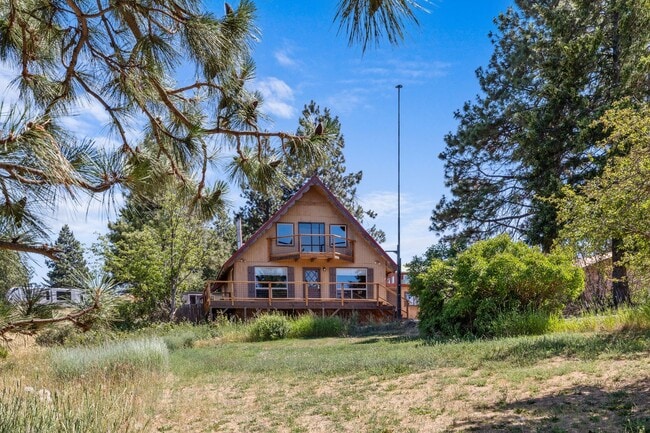 Building Photo - Rustic Cabin Among the Trees