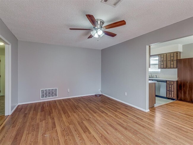 Photo - 724 Red Oak Terrace