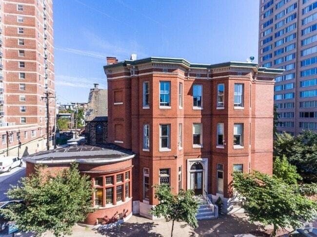 Building Photo - 106 E Chase St Unit 2 Rental