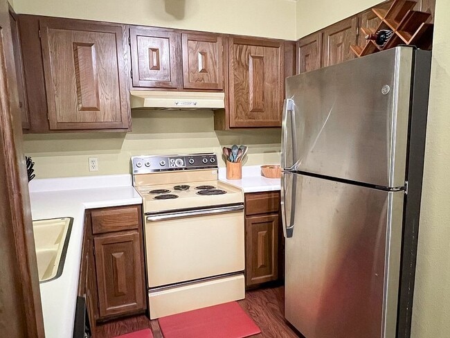 Building Photo - 3055 Trinity Dr Unit 614