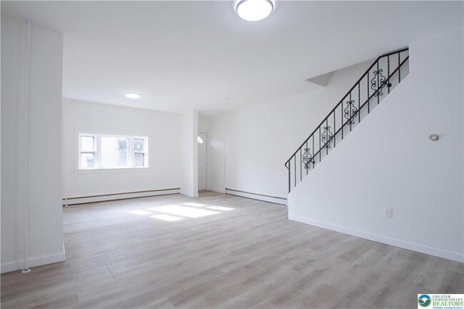 Photo - 541 Jischke St