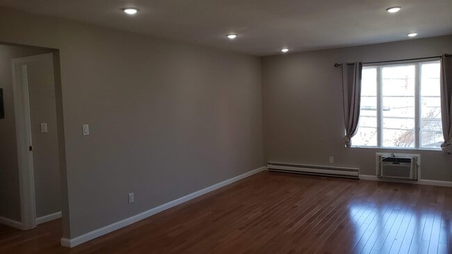 Photo - 227-229-229 Cambridge Ave Unidad 8