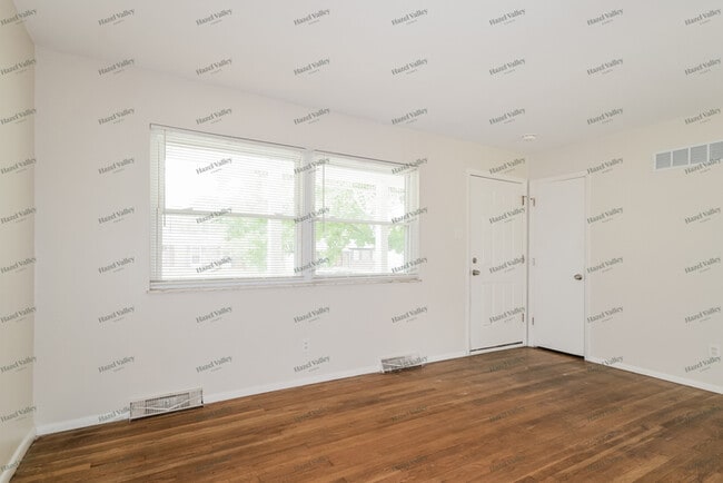 Photo - 1415 Cove Ln